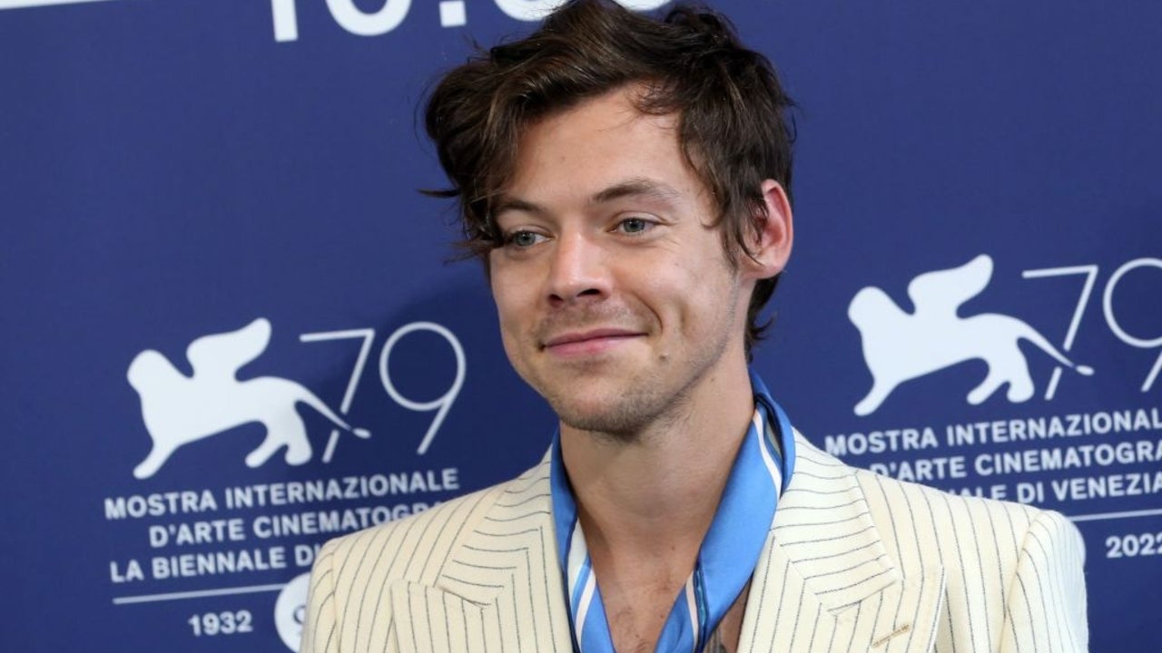 Harry Styles Hilariously Reacts to Getting Hit With a Bottle at Chicago ...