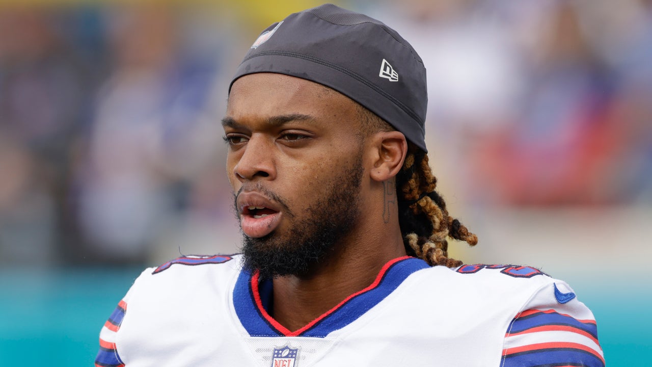 Damar Hamlin is overcome with emotion at ESPY Awards while presenting  service award to Buffalo Bills training staff