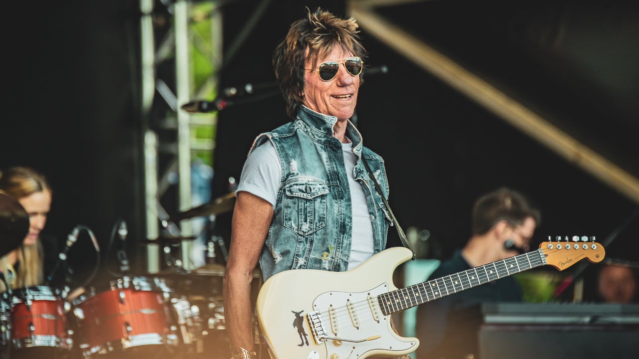 Legendary rock guitarist Jeff Beck dies aged 78, Ents & Arts News