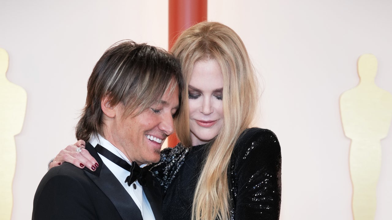 Nicole Kidman Kisses Husband Keith Urban On 2023 Oscars Red Carpet ...