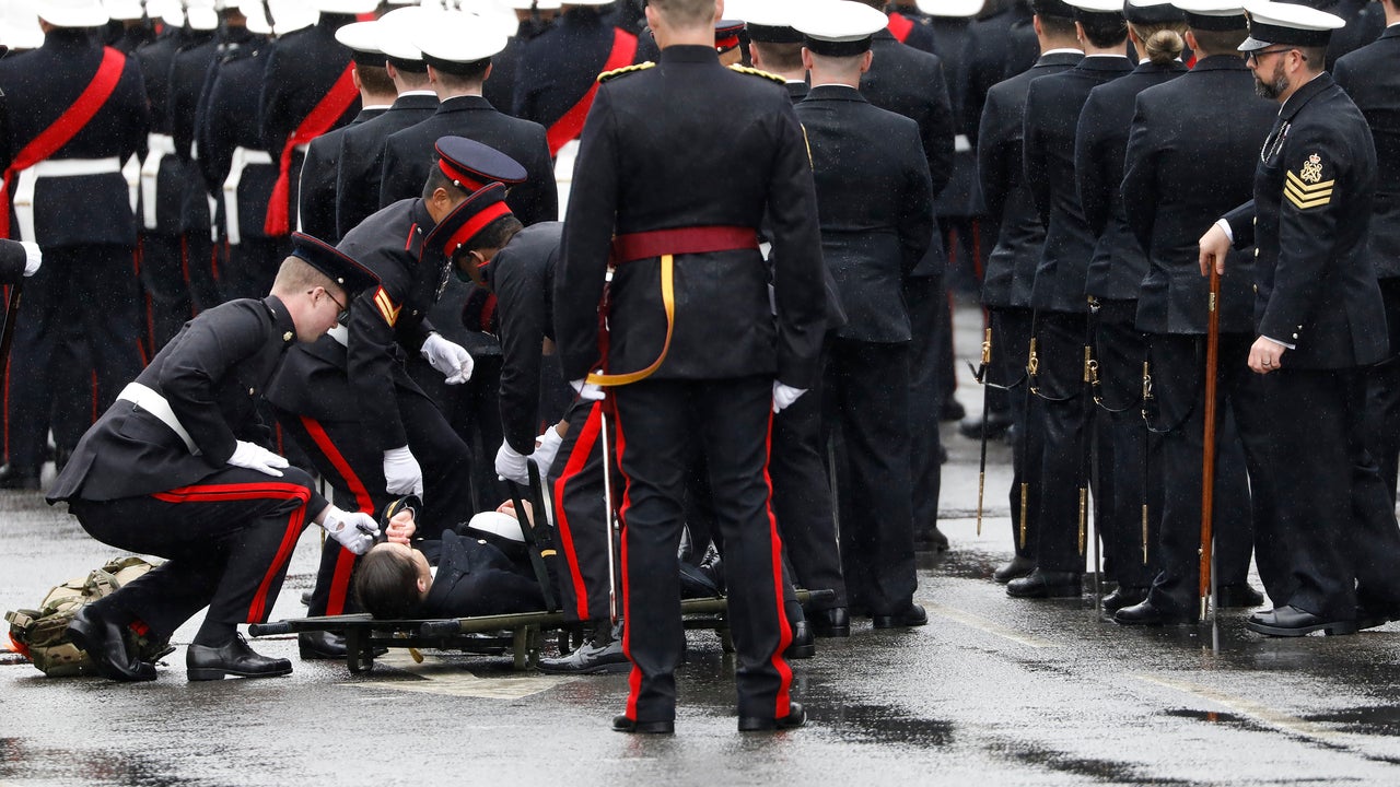 Soldier faints at coronation