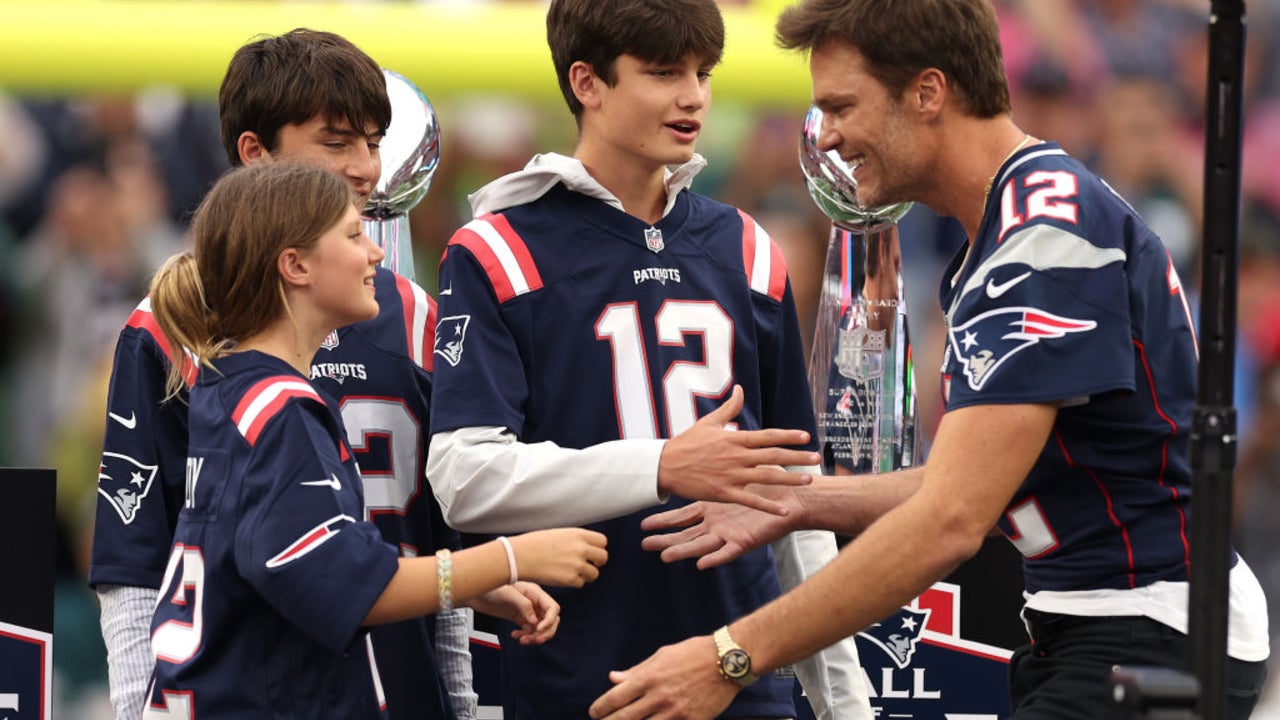 August 13, 2015: New England Patriots quarterback Tom Brady (12) gets ready  for the NFL pre-season game between the Green Bay Packers and the New  England Patriots held at Gillette Stadium in