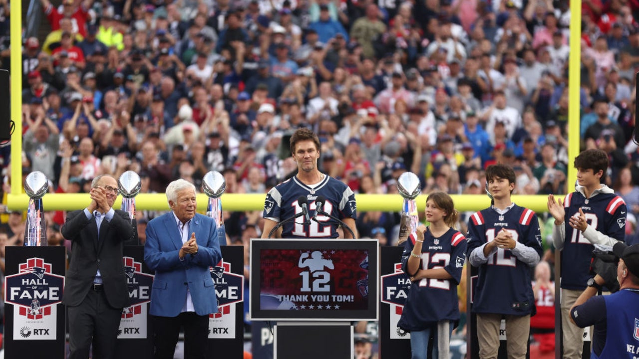 Tom Brady brings 3 kids to honorary New England Patriots return
