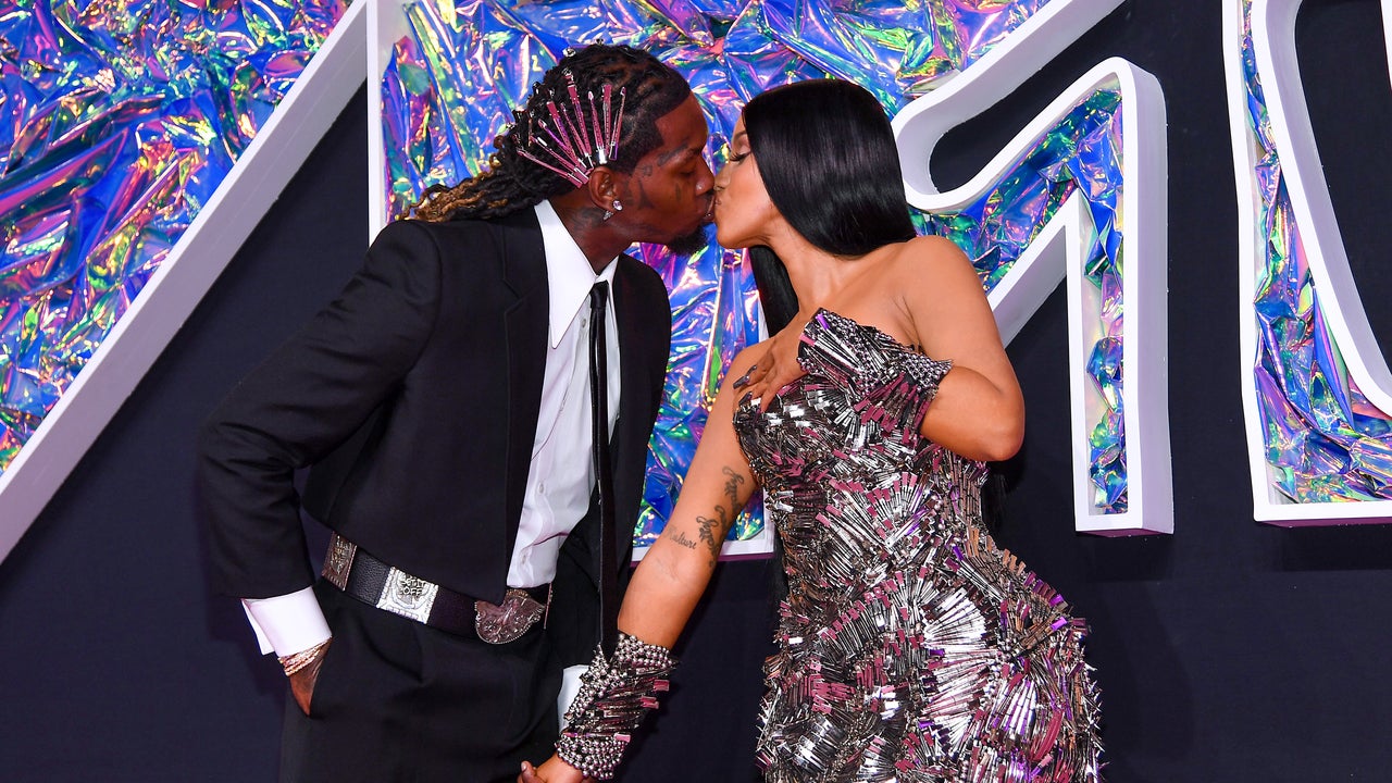 Cardi B Says She and Offset Are Not 'Back Together' Despite New Year's Eve  Hook Up | Entertainment Tonight