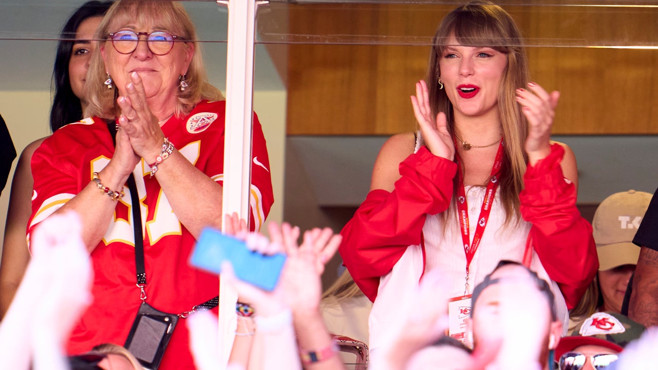 Travis Kelce Jersey Sales Spike Amid Taylor Swift Dating Rumors