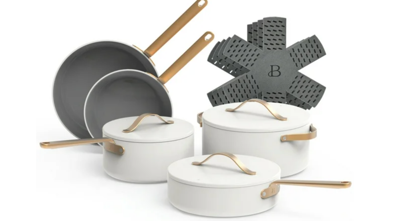 These cookware gifts are less than $90 at Walmart — your mom or grandma  will love them!