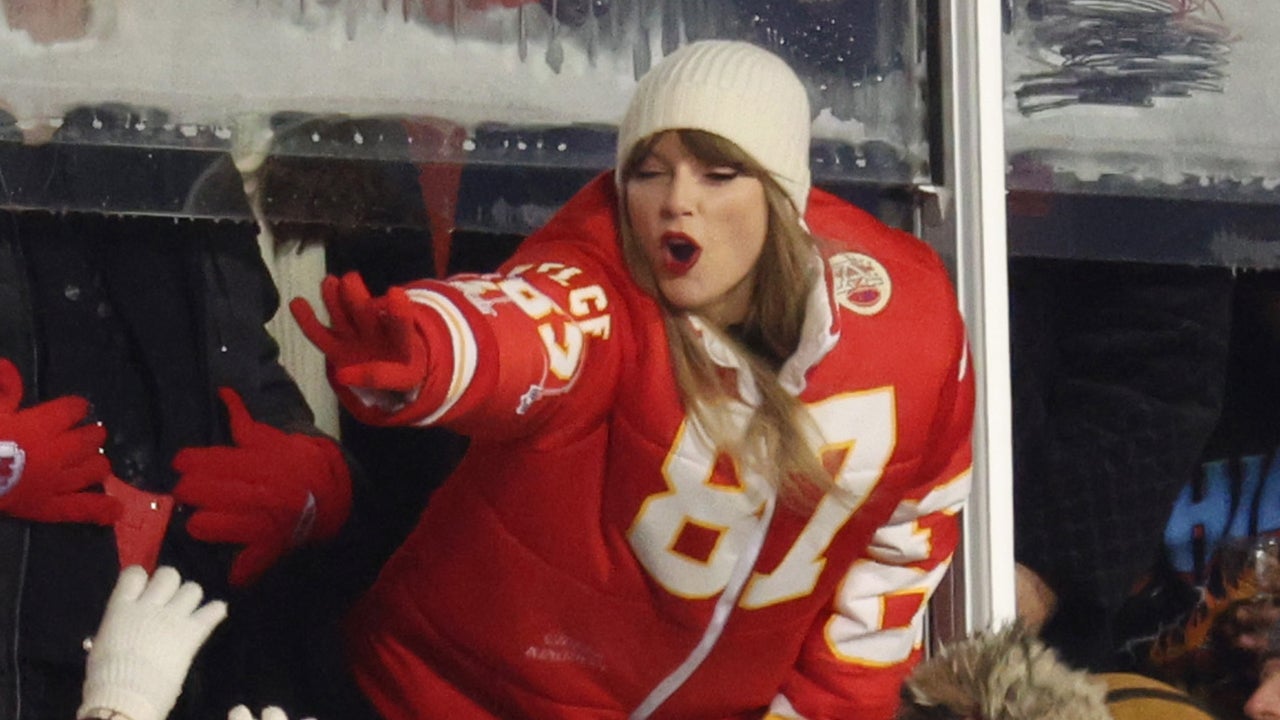 Taylor Swift wears vintage game gear for Chiefs-Bill game