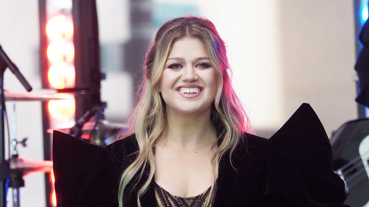 Kelly Clarkson styled in 'tight s--t' clothing after weight loss