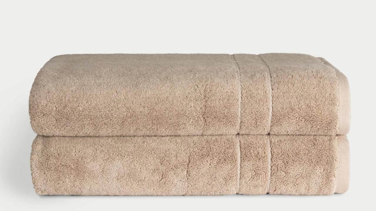 The Best Bath Towels and Bath Sheets: Shop Cozy Earth, Pottery Barn,  Brooklinen, Parachute and More