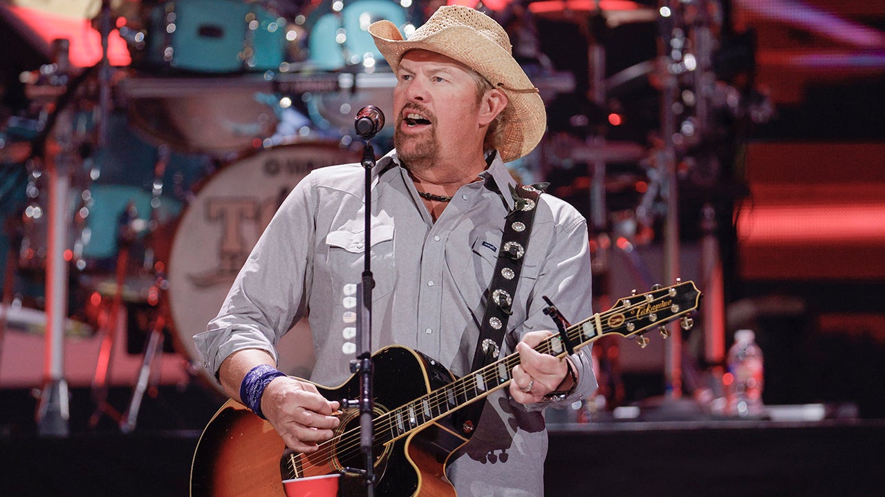 Penghargaan Musik CMT 2024: Toby Keith Dihormati Dengan Penghormatan ...