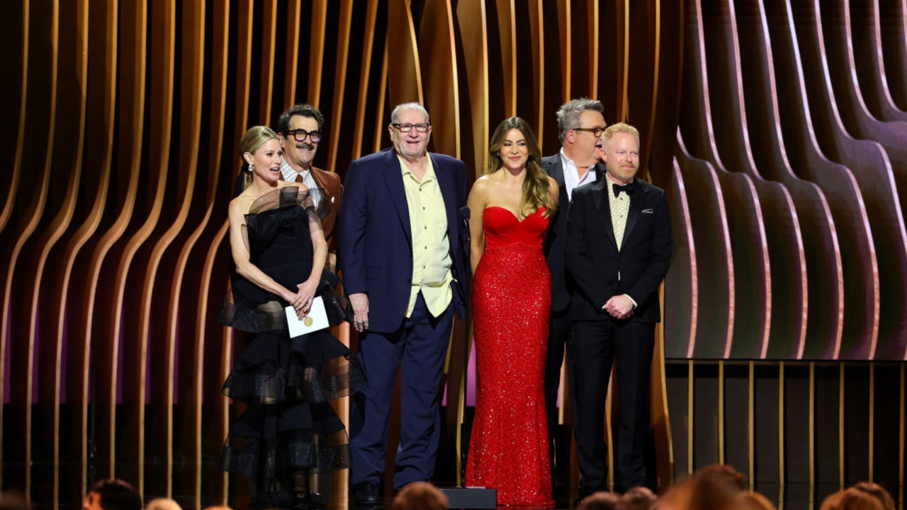 Modern Family Cast Reunites And Jokes About Reboot At 2024 SAG Awards   GettyImages 2036578558 