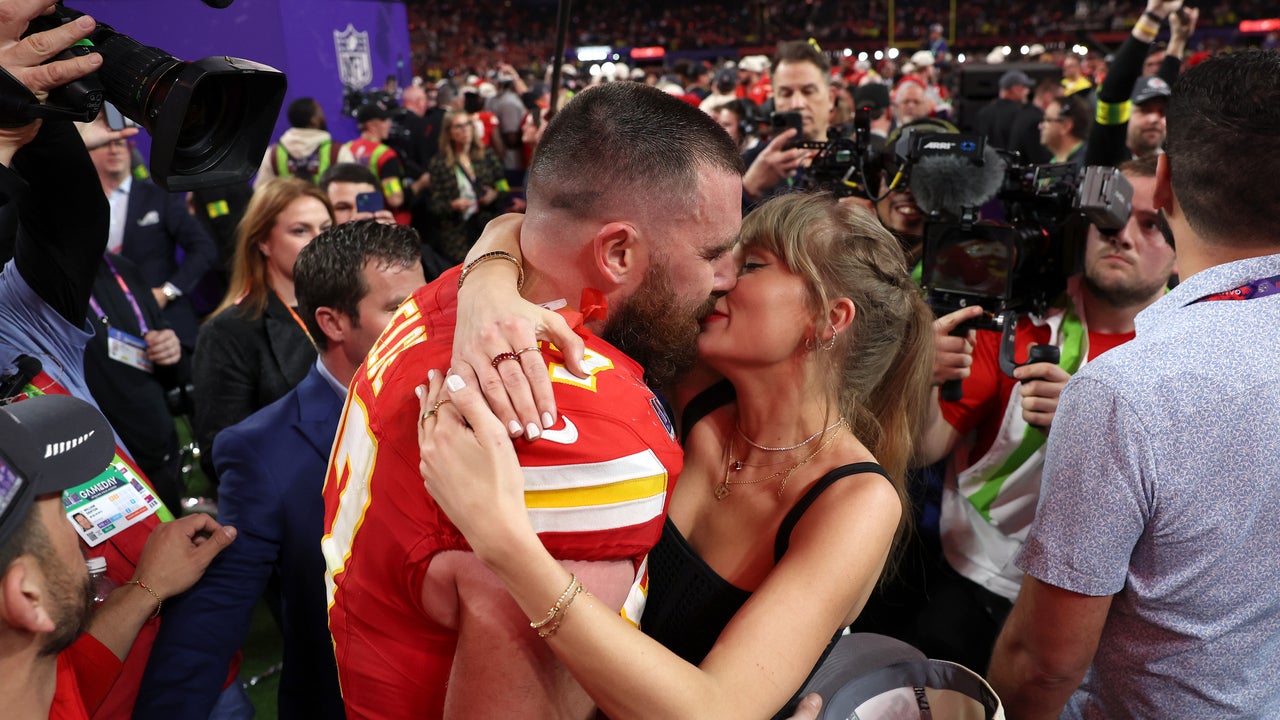 Image for article Taylor Swift, Travis Kelce Were Affectionate All Night at Patrick Mahomes Las Vegas Event, Eyewitness Says  Entertainment Tonight