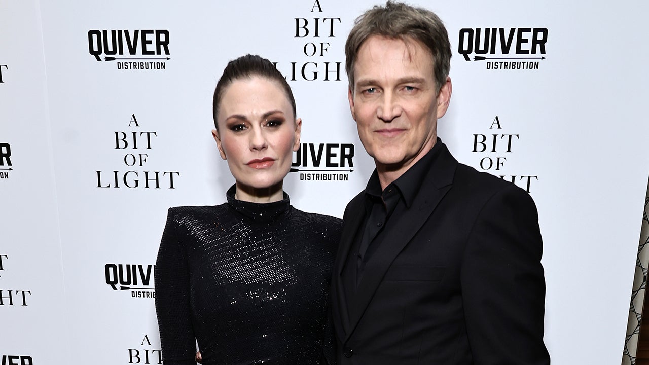 Anna Paquin Uses A Cane On Red Carpet With Husband Stephen Moyer Amid ...