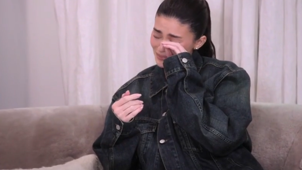 Kylie Jenner comienza a llorar en 'The Kardashians' por los comentarios de que parece mayor