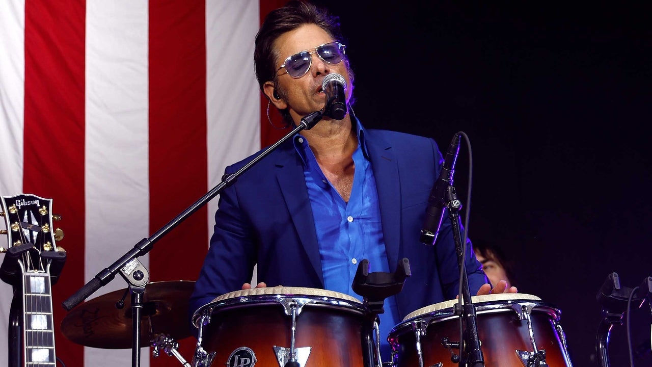 El hijo de John Stamos, Billy, toca la batería en ‘Good Vibrations’ en el concierto de los Beach Boys: Mira