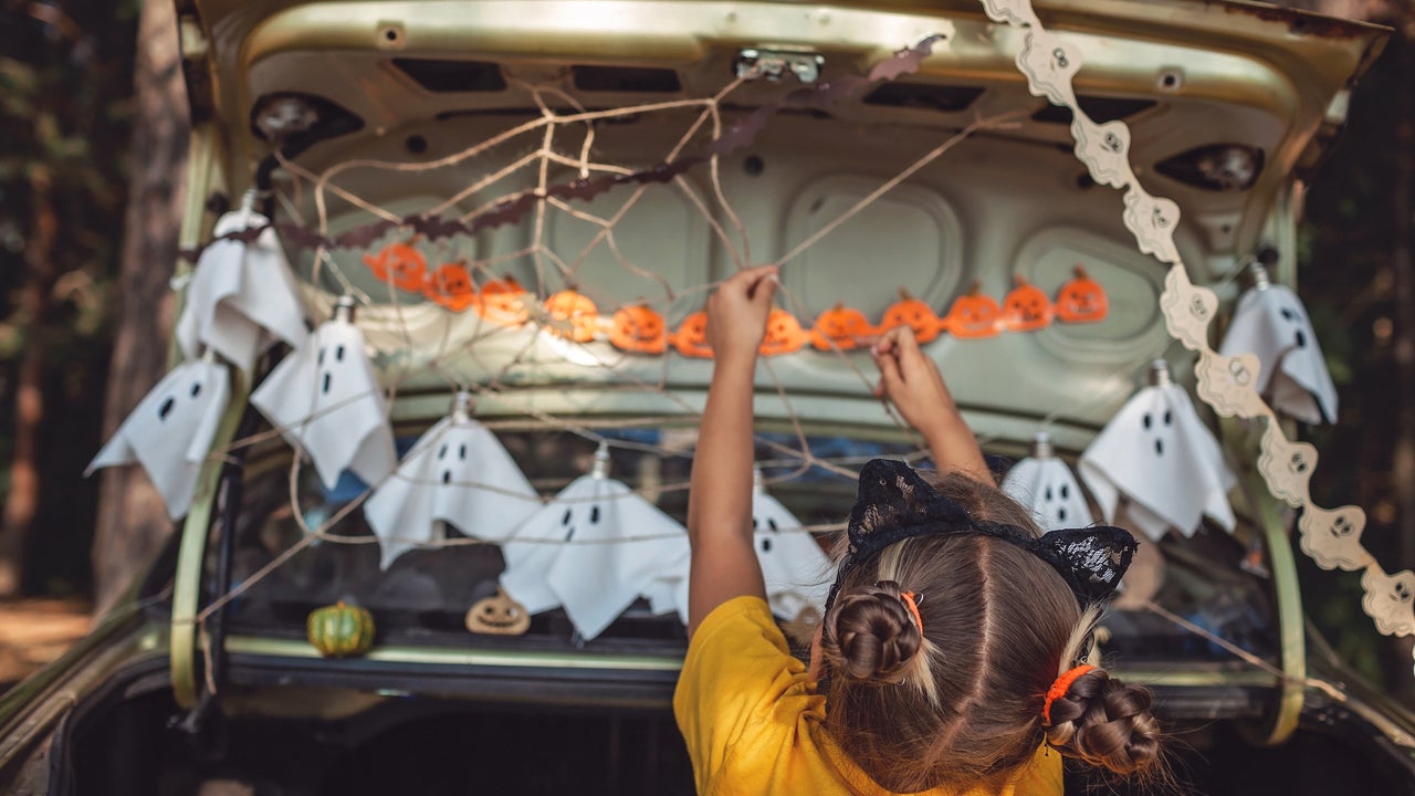 Los mejores kits de Halloween Trunk-or-Treat para decorar su auto esta temporada espeluznante — ¡A partir de !