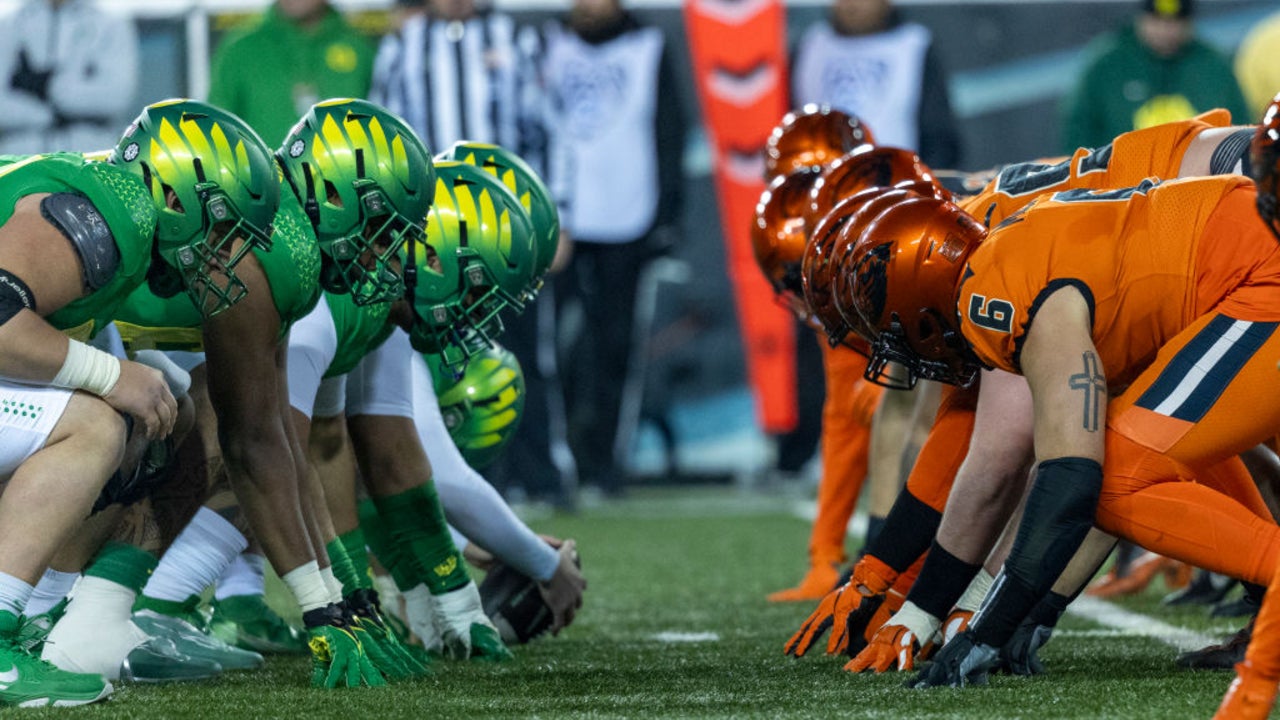 Cómo ver el juego de fútbol americano universitario entre Oregon y Oregon State hoy: Horario, canal de televisión y transmisión en vivo