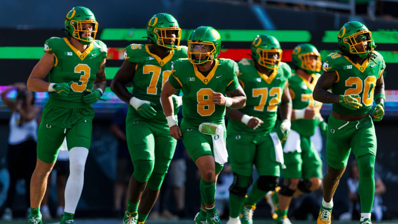 Cómo ver el juego de fútbol americano universitario entre Boise State y Oregon esta noche: hora de inicio y transmisión en vivo