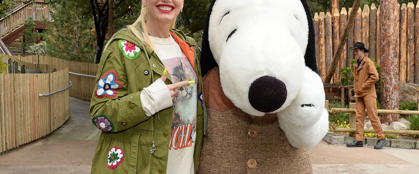 Gwen Stefani with snoopy at knotts berry farm