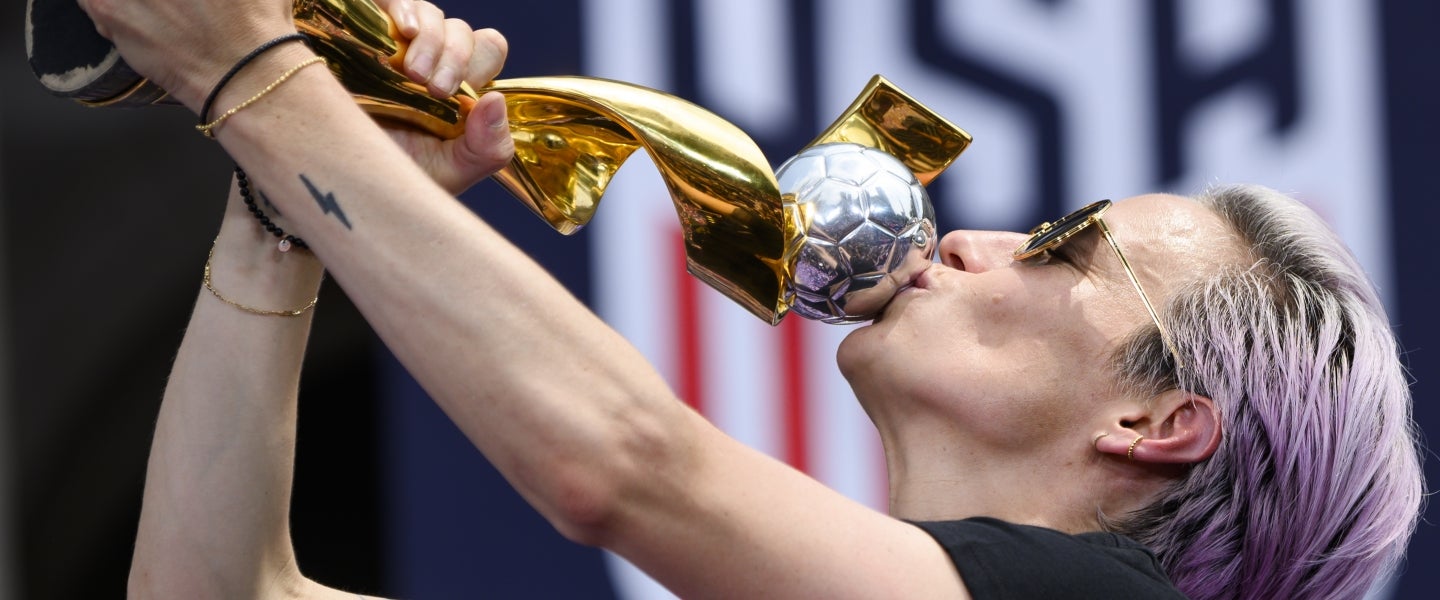 Megan Rapinoe kisses trophy at parade
