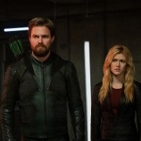 stephen amell kat mcnamara arrow crisis on infinite earths crossover