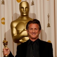 Sean Penn holds Academy Award