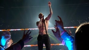 Super Bowl 2019 halftime show: Why Adam Levine's shirt looks like furniture  - Vox