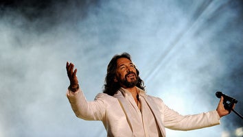 Marco Antonio Solís Pays Tribute to José José With Emotional Rendition of 'La Nave Del Olvido' at LA Concert