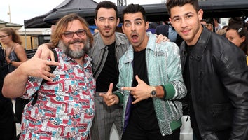 Jack Black surprises Jonas Brothers fans with performance of Peaches 