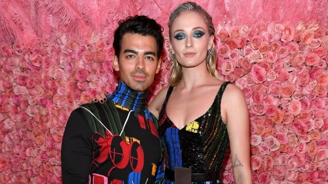 Joe Jonas & Sophie Turner Cradle Baby Bump No 2 at Met Gala 2022 (PHOTOS):  Photo 1346050, 2022 Met Gala, Expecting, Joe Jonas, Met Gala, Pregnant,  Pregnant Celebrities, Sophie Turner Pictures