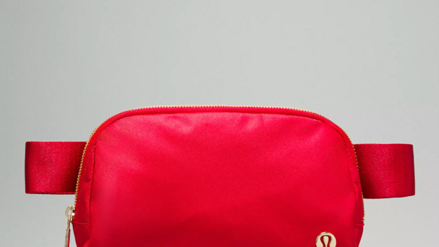 New Belt Bag in-store ALERT 🚨 : r/lululemon