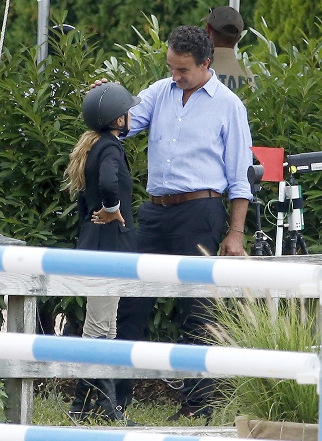 Mary-Kate Olsen and Husband Olivier Sarkozy Kiss, Show 