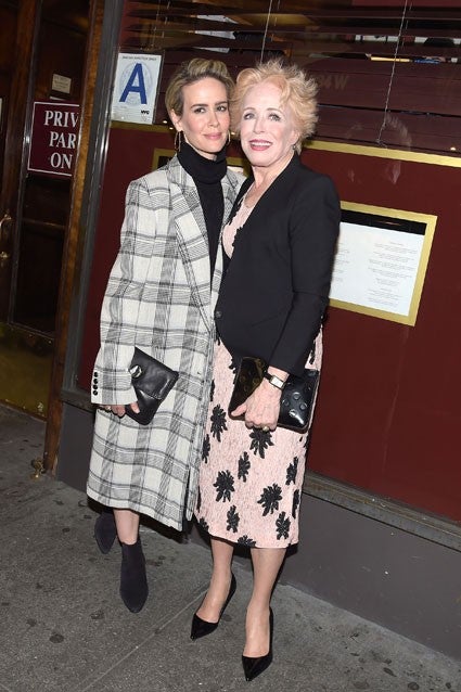 Sarah Paulson Lovingly Supports Girlfriend Holland Taylor at Her ...