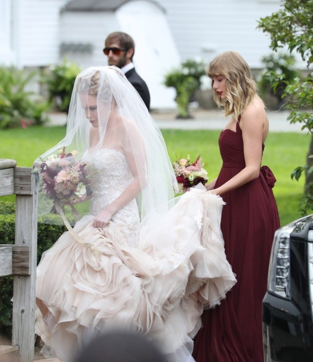 Taylor Swift Looks Stunning as a Bridesmaid For BFF Abigail Anderson's ...