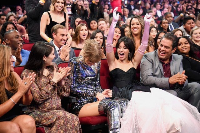 Fan 'lên thuyền' đi thôi - Camila Cabello nguyện 'là fan suốt đời của Taylor Swift'! Ảnh 1