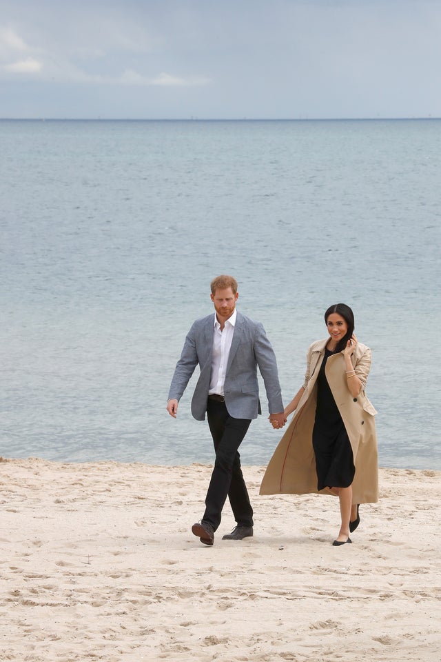 prince harry and meghan markle on beach in australia