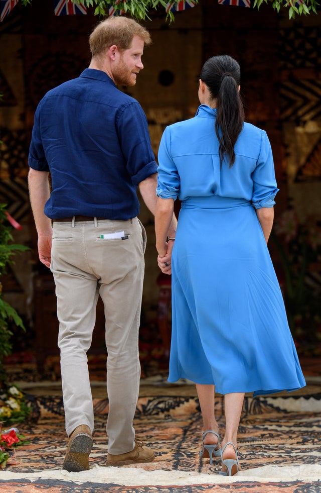 Prince Harry and mEghan markle hold hands in tonga