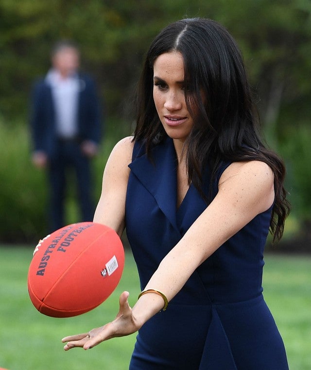 Meghan Markle Plays Australian Football While Wearing Heels: Pics ...