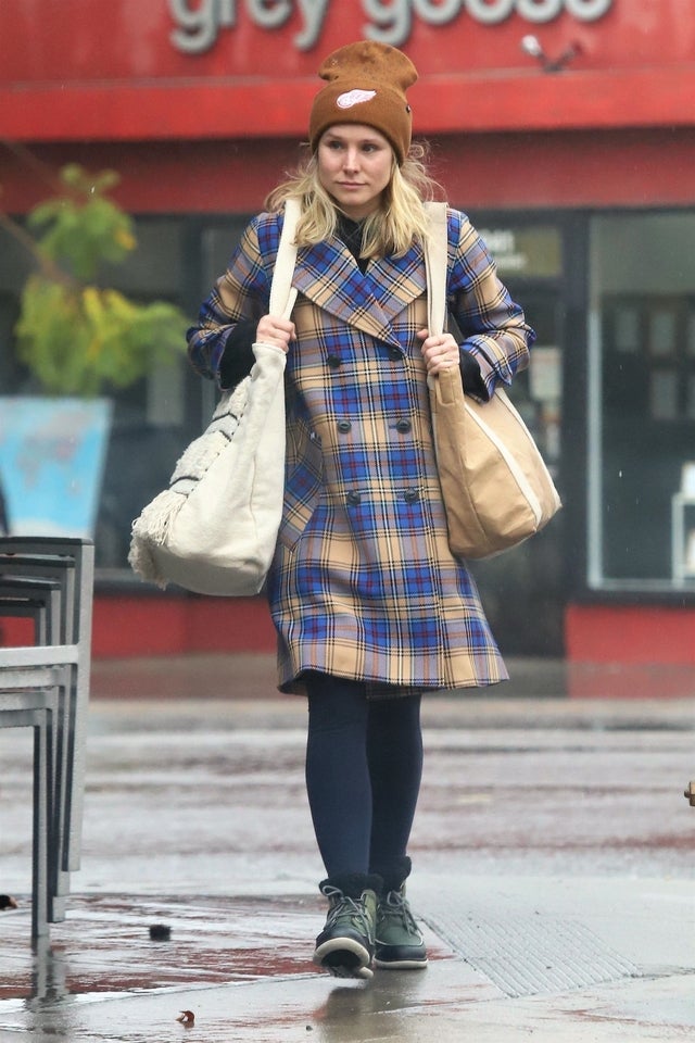 Kristen Bell in Los Feliz in the rain