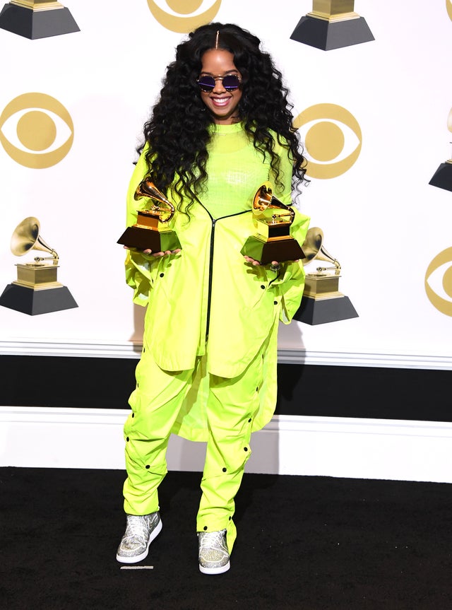 H.E.R. in grammy press room