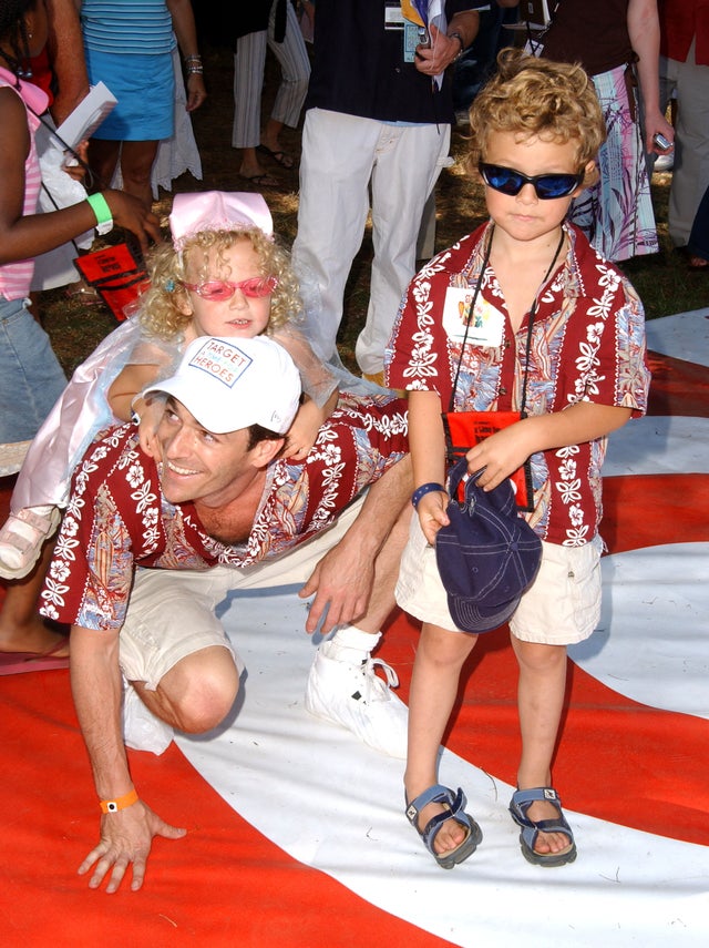 Luke Perry with kids at target event in 2004