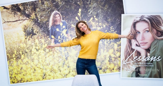 Gisele Bündchen with her book in Germany