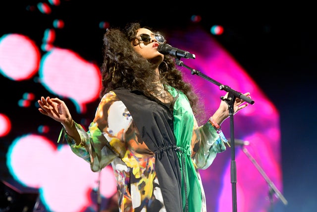 H.E.R. performs at coachella 2019