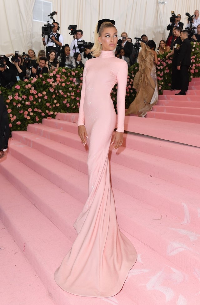 hailey bieber at 2019 met gala