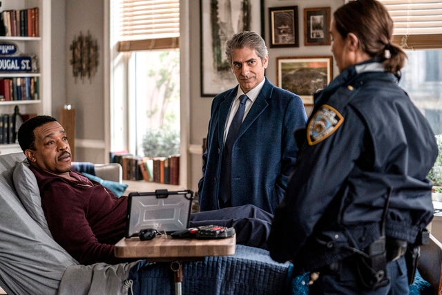 LINCOLN -- "Pilot" Episode  -- Pictured: (l-r) Russel Hornsby as Lincoln Rhyme, Michael Imperioli as Det. Mike Sellitto, Arielle Kebbel as Amelia Grace Sachs
