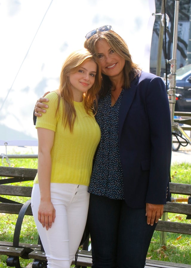 Ariel Winter and Mariska Hargitay filming SVU