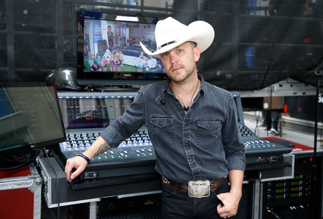 Justin Moore performs on "FOX & Friends" 