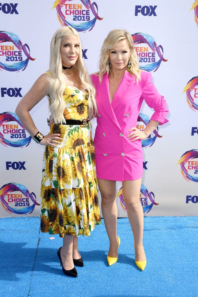 Tori Spelling and Jennie Garth at 2019 teen choice awards