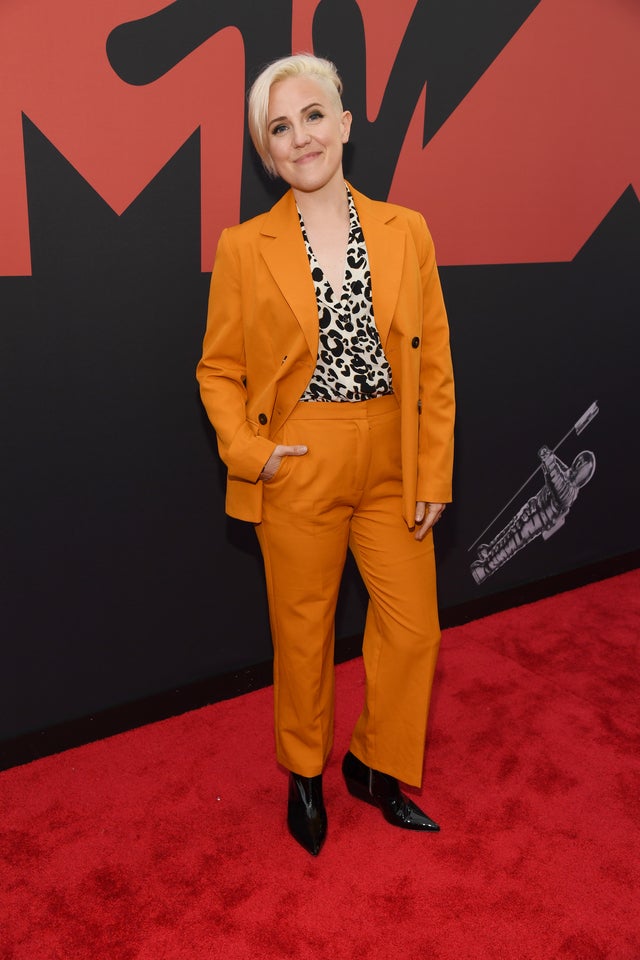 Hannah Hart at vmas 2019