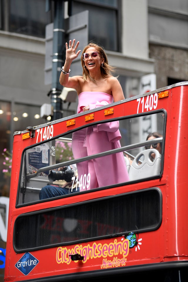 jlo on doubledeck bus in nyc